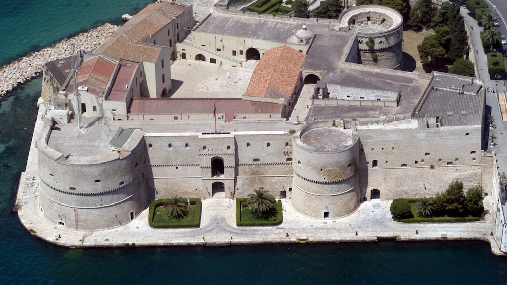 Dal Monumento al Marinaio all’Atleta di Taranto: i Giochi del Mediterraneo scoprono la Città dei Due Mari